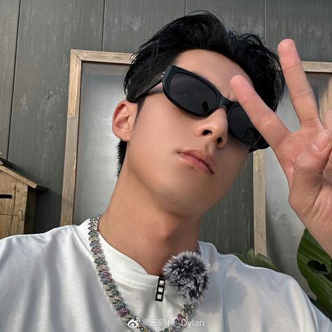 Dylan Wang weibo update Dylan Wang Selfie, Film Academy, Wang Hedi, China Actor, Screen Video, Dylan Wang, Sony Music Entertainment, Chinese Dramas, Best Actor