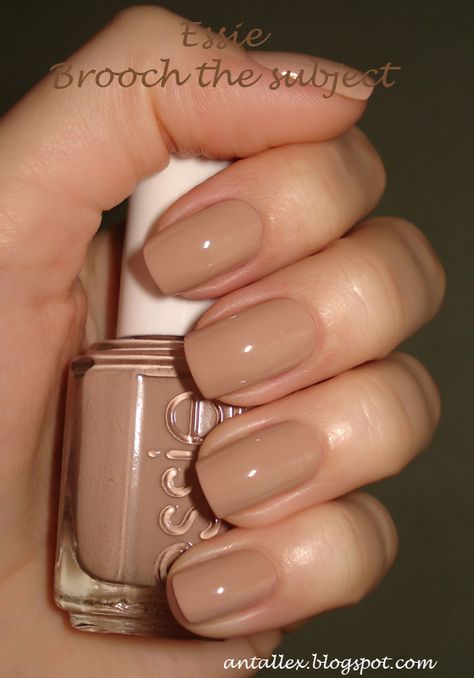 Nails Aesthetic Vintage Beige, Simple Beige Nails Short, Winter Nude Nail Colors, Old Money Nail Color, Gel Nails Nude Color, Nude Tan Nails, Nude Tone Nails, Basic Nude Nails, Nail Nude Color