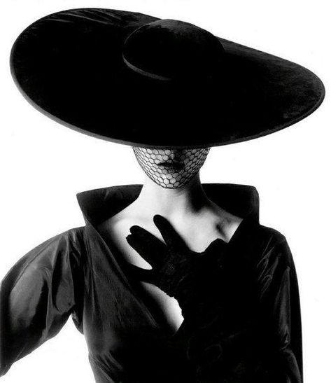 old vogue portrait of jean patchett by irving penn Fashion Fotografie, Model Jeans, Irving Penn, Cecil Beaton, Rebecca Ferguson, Richard Avedon, Vintage Fashion Photography, Foto Poses, Wearing A Hat