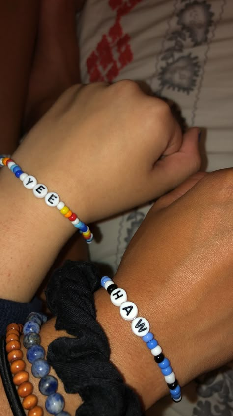 Bracelets To Make For Your Best Friend, Cute Bracelet Ideas For Best Friends, Matching Word Bracelets, Matching Bff Bracelets Beads, Best Friend Braclet Ideas, Bad Word Bracelets, Bff Matching Bracelets Ideas, Beaded Matching Bracelets, Funny Matching Bracelets