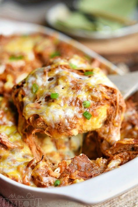 This crowd pleasing recipe is sure to be a hit at your next barbecue or picnic! This Loaded BBQ Pork Potato Casserole is so easy to make and crazy delicious. Comfort food at it's best! // Mom On Timeout #dinner #recipe #pork #potatoes #casserole #recipe #cheese Pulled Pork Casserole Recipes, Pork Potato Casserole, Leftover Pulled Pork Casserole, Leftover Bbq Pulled Pork, Pulled Pork Leftover, Leftover Pork Loin Recipes, Easy Dinner Casserole Recipes, Pork Leftover Recipes, Pork Casserole Recipes