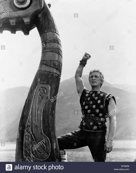 Download this stock image: KIRK DOUGLAS, THE VIKINGS, 1958 - W782R8 from Alamy's library of millions of high resolution stock photos, illustrations and vectors. 90 Movies, Six Sisters, Janet Leigh, Michael Douglas, Kirk Douglas, Tony Curtis, Movie Actors, Landscaping Flowers, Barbara Stanwyck