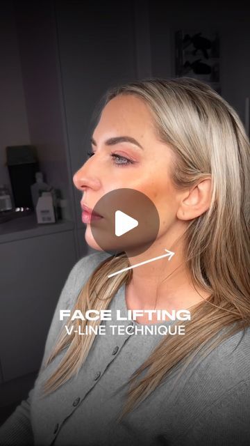 Natalie Page Aesthetics on Instagram: "V-Line Face Lyft technique — balancing contouring and natural look🩶✔️

This technique enhances the jawline without unnecessary projection to create a balanced, contoured look while maintaining softness and avoiding a masculine appearance🫶🏼

If you want to learn all my advanced techniques - dm “Facial Profiling” for more info 💌 

#dermalfillers #facialfillers #jawline #jaw #jawfiller #fillers #aesthetics #profilebalancing #facialharmonization" Jaw Contour, V Line Face, Facial Fillers, V Line, Dermal Fillers, Plastic Surgeon, Natural Look, To Learn, Facial