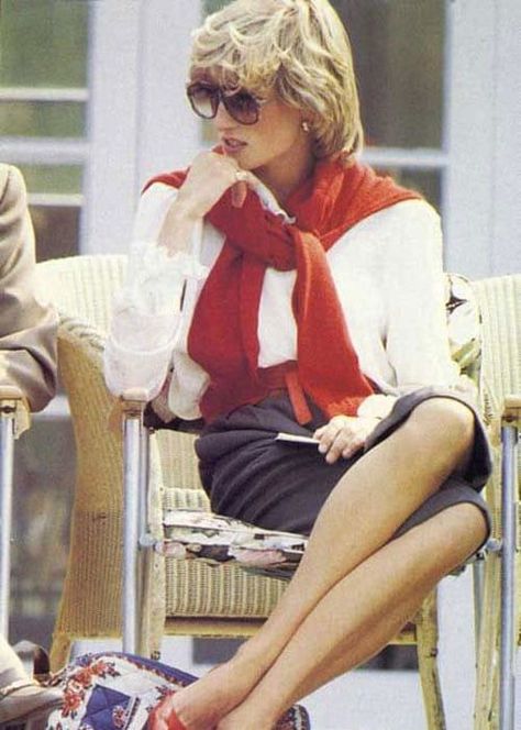 Style Lessons Princess Diana Taught Us 80s Party Outfits, History Icon, Mode Prints, Princess Diana Fashion, Princess Diana Photos, Princess Diana Pictures, Mode Tips, Diana Fashion, Fashion 80s