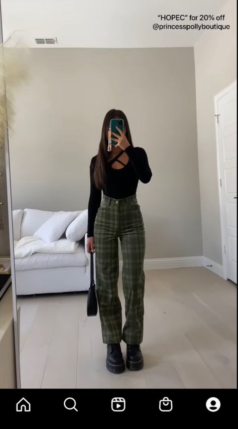 Modest Clubbing Outfit, Green Plaid Pants Outfit, Modest Club Outfits, Baggy Jeans Outfit Winter, Checkered Pants Outfit, Green Plaid Pants, Modest Fall Outfits, Plaid Pants Outfit, Green Pants Outfit