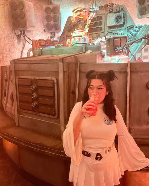 Princess Leia Disney Outfit, Star Wars Nite Disneyland Outfits, Princess Leia Disneybound, Princess Leia Disney Bound, Star Wars Disney Bound, Leia Disneybound, Disneyworld 2024, Batuu Bounding, Park Fits