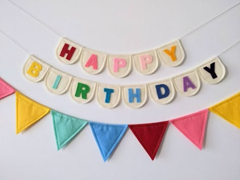 Flag Banners Decoration, Handmade Happy Birthday Banner, Birthday Bunting Ideas, Diy Birthday Garland Banner, Happy Birthday Table Decor, Felt Party Decorations, Felt Bunting Ideas, Diy Felt Birthday Banner, Diy Felt Bunting