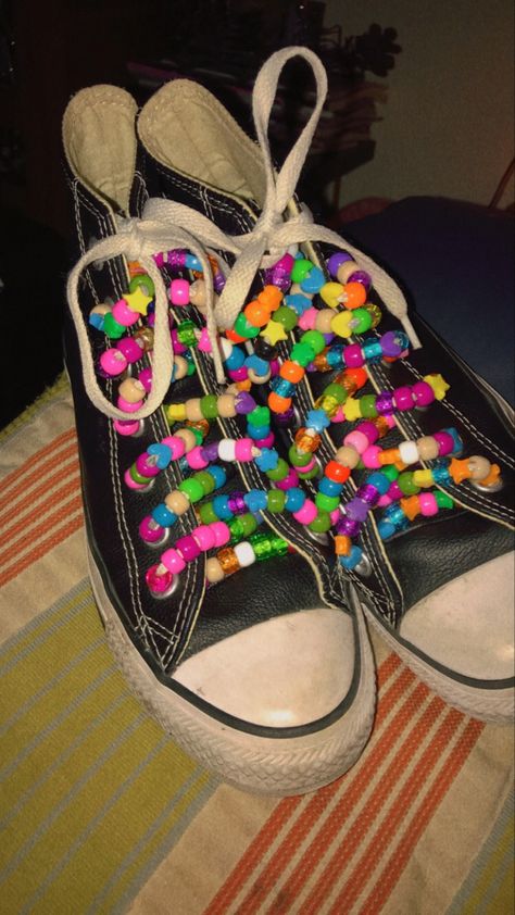 Shoe Lace Bead Words, Knee High Converse Kandi, Kandi Shoe Laces, Kandi Shoes, Kandi Clothes, Pride Beads On Shoelaces, 2000 Emo, Alt Shoes, Rainbow Beads