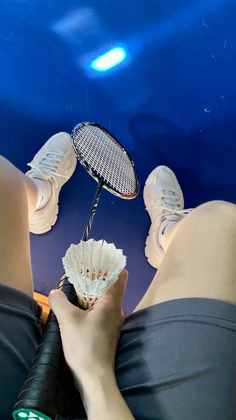 Badminton Aesthetic Boy, Badminton Snap, Badminton Pose, Badminton Drills, Badminton Aesthetic, Badminton Pictures, Badminton Sport, Badminton Player, Casual Makeup