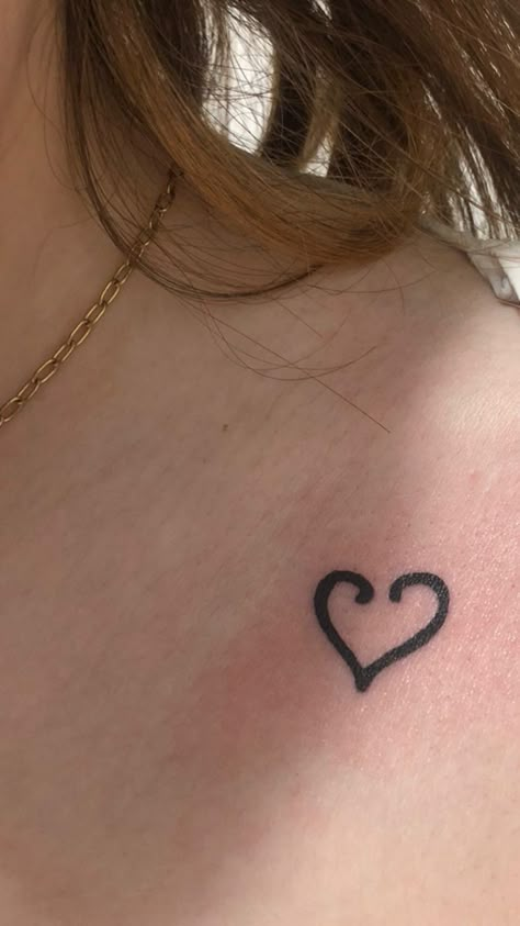 Lily's Heart Tattoo, Lily Bloom Heart Tattoo, Lily Bloom Tattoo It Ends With Us, Atlas Corrigan Tattoo, Lilly Bloom Tattoo, Lily Bloom It Ends With Us Tattoo, Atlas Heart Tattoo, Lily Tattoo It Ends With Us, It Ends With Us Heart Tattoo