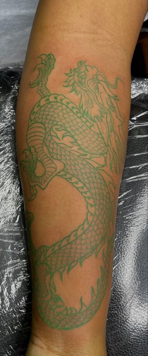 Dragon Tattoo Meaning, Red Dragon Tattoo, Dragon Tattoo Ideas, Green Tattoos, Simple Tattoos For Guys, Wicked Tattoos, Bing Bong, Black Girls With Tattoos, Pretty Tattoos For Women