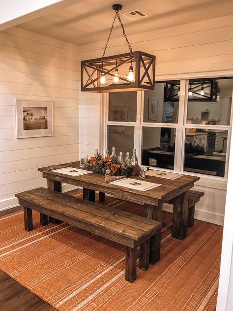 French Door Decor Ideas Diy Projects, Ranch House Kitchen Table, Ranch Style House Decor, Western Garage Ideas, Western Log Cabin Interior Design, Western Farmhouse Dining Room, Western Outdoor Patio, Western Theme Home Decor, Western Themed House