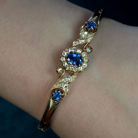 Vintage Jewels Rings, Sapphire Jewelry Gold, Blue Vintage Jewelry, Victorian Gold Bracelet, Antique Bracelets Victorian, Sapphire Gold Jewelry, Gold And Blue Bracelet, Antique Bracelets Gold, Victorian Sapphire Ring