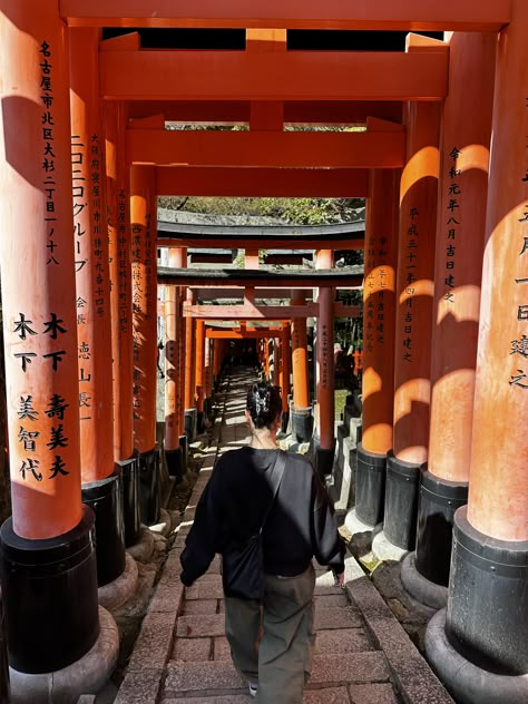 fushimiJapan,kyoto,shrine,city view,views,aesthetic,nike,street style,spring,cherry blossom season,landscape. Kyoto Shrine, Nike Street Style, Japan Moodboard, Views Aesthetic, Japan Pics, Nike Street, Aesthetic Nike, Summer In Japan, Tokyo Photos