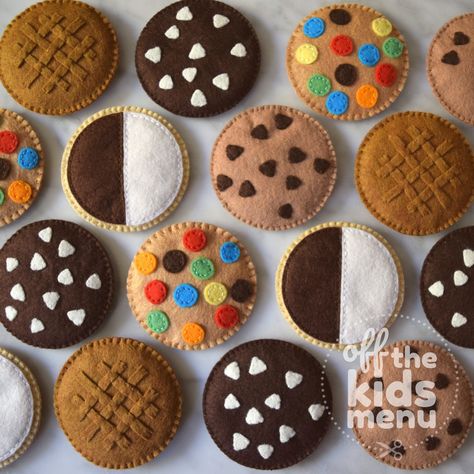 Play Bakery, Felt Cookies, Felt Toys Diy, Felt Food Patterns, Felt Food Diy, Play Kitchen Accessories, Pretend Play Food, Felt Play Food, Pretend Play Kitchen