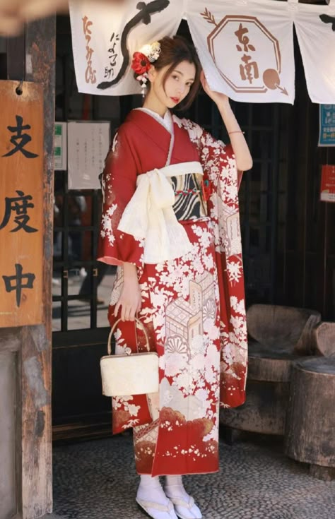 Traditional Japanese Clothing Woman, Kimono Outfit Japanese, Kimono Photoshoot, Pose Mannequin, Yukata Women, Kimono Traditional, Japanese Traditional Clothes, Fall Photo Shoot Outfits, Winter Kimono