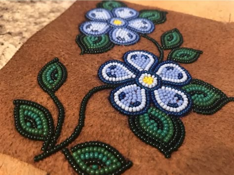 Beaded Patches Beadwork, Inuit Beading, Beadwork Designs Patterns, Metis Beadwork Patterns, Seed Bead Loom Patterns, Metis Beading, Seed Bead Loom, Beaded Gloves, Floral Beadwork