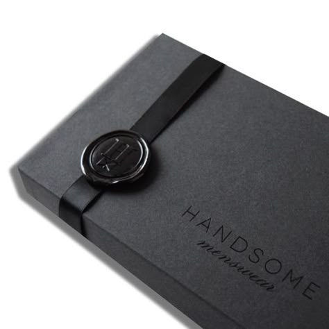 Black Premium Packaging, Black On Black Packaging, Black Packaging Ideas, Black Box Design, Packaging Luxe, Expensive Packaging, Tie Packaging, Luxury Box Design, Luxury Brand Packaging