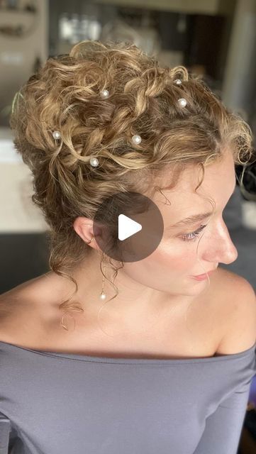 Hair Do With Pearls, Pride And Prejudice Hair Tutorial, Pride And Prejudice Updo, Elizabeth Bennett Hair Tutorial, New Year Party Hairstyle, Pride And Prejudice Hairstyles, Pride And Prejudice Hair, Formal Party Hairstyles, Pearl Hairstyles