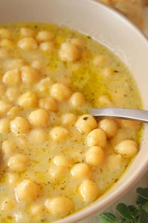 GREEK CHICKPEA SOUP - 30 days of Greek food Chick Pea Dip, Antiinflammatory Soup, Greek Chickpea Soup, Mediterranean Soup, Sick Food, Pegan Recipes, Comfort Soups, Mediterranean Foods, Greek Chickpeas