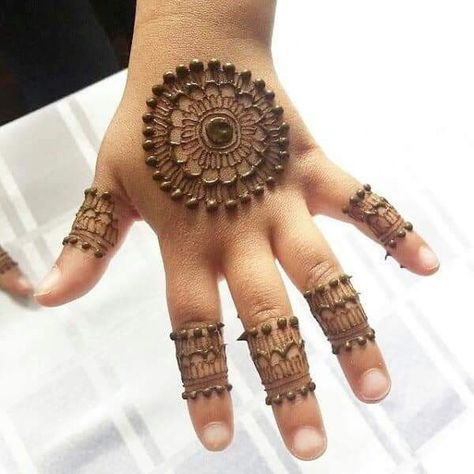 Mehandi Designs Simple, Cute Mehndi Design, Mehndi Design For Kids, Mehendi Designs For Kids, Cute Mehndi, Round Mehndi Design, Baby Mehndi Design, Henna Designs For Kids, Mehndi Designs For Kids