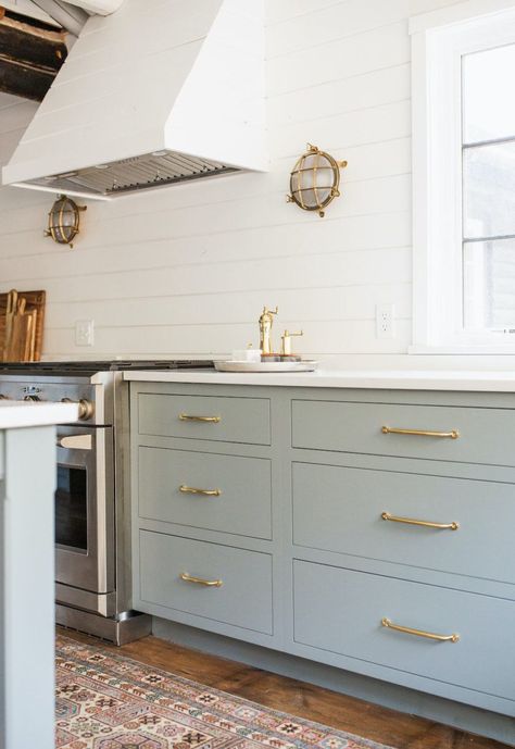 12 No-Fail Classic Kitchen Cabinet Colors | Laurel Home Jean Stoffer Design, Classic Kitchen Cabinets, Zen Kitchen, Airbnb Interior, Jean Stoffer, White Cabin, Design My Kitchen, Ski Condo, Kitchen Ikea