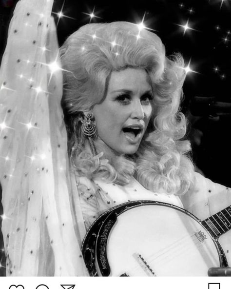 Will there ever be anyone as amazing as Dolly Parton? I don't think so! 💖👼👑 Dolly Parton Tattoos, Dolly Parton Quotes, Dolly Parton Pictures, Divas Pop, Western Wall, Black Flag, Hozier, Hello Dolly, Collage Wall