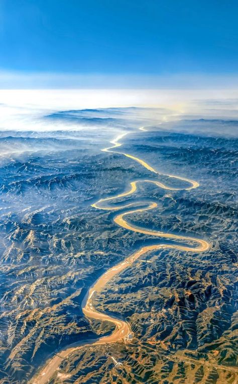 Yellow River or Huang He River is one of the most important cultural icons with significant meanings, where ancient civilizations originated and flourished, and Chinese Culture formed and inherited. 九曲黄河万里沙，浪淘风簸自天涯。(唐｜刘禹锡) Picture from photographer Chen Xiao (陈肖). Yellow River China, Brazil Map, Geography Project, Yellow River, China Map, China Architecture, Mountain City, Physical Geography, River Basin