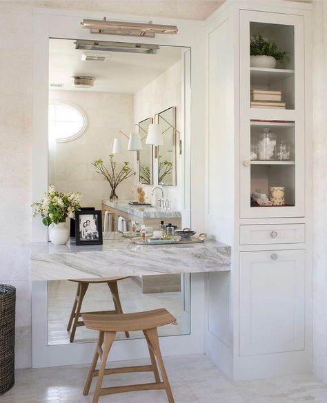 Caren Rideau on Instagram: “‭Who wouldn‭’t be ‬excited to get ready here?! ‬ . . . 📷: @meghanbob Stylist: @hatchlangos . . . . #getready #vanity #grwm…” Vanity Nook In Bathroom, Makeup Vanity Nook, Master Bath Makeup Vanity, Built In Makeup Vanity In Bathroom, Built In Makeup Vanity, Vanity Nook, Makeup Vanity In Bathroom, Vanity In Bathroom, Corner Built In