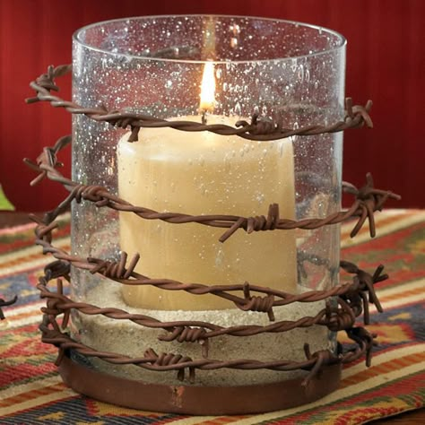 Great website with ideas for those who like to decorate their homes rustic or country style Wire Candle Holder, Do It Yourself Decoration, Deco Champetre, Barb Wire, Diy Gnomes, Style Deco, Pillar Candle Holders, Barbed Wire, Western Home Decor