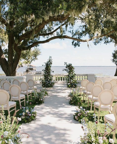 We can't wait to help you plan your dream wedding 💖 To book a tour of Bella Cosa wedding venue in Lake Wales pop us a message or email us at weddings@bellacosaweddingvenue.com. We would love to hear from you and start your wedding planning. Dream Wedding Venues Beach, Wedding Venues By Water, Eloping On The Beach, Wedding Venues Ideas Outdoor, Outside Venue Wedding, Lake Venue Wedding, Wedding At Lake House, Isle Wedding Ideas, Family Style Seating Wedding