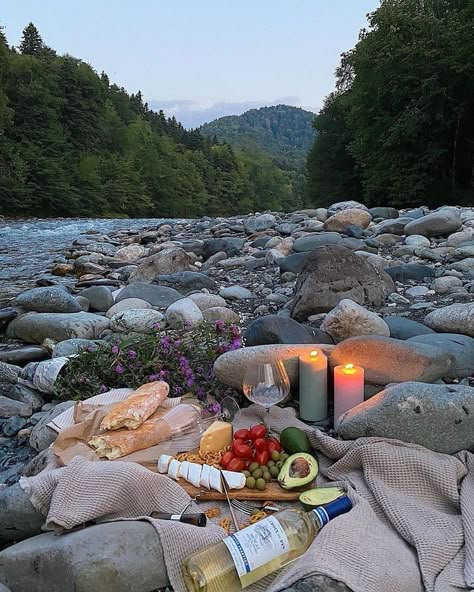 Dream Dates, Summer Mood Board, Cute Date Ideas, Cute Date, Picnic Date, Picnic Ideas, Life Vision Board, Summer Mood, Date Night Ideas