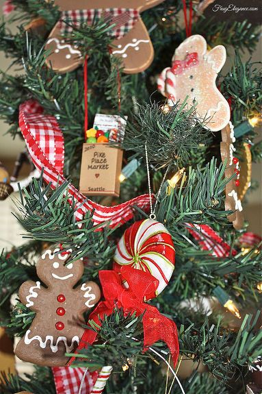 Baking Christmas Tree Theme, Gingerbread Theme Christmas Tree, Gingerbread Themed Christmas Tree, Gingerbread Theme Christmas, Theme Christmas Tree, Silver Bells Christmas, Natural Holiday Decor, Gingerbread Theme, Baking Theme