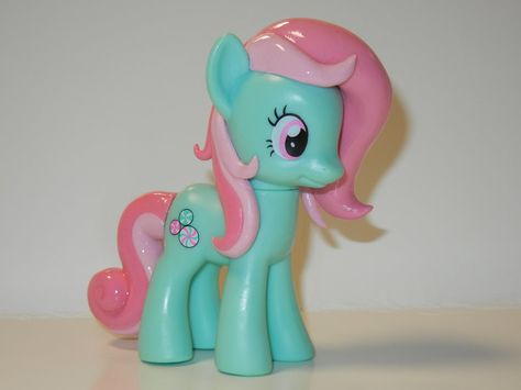 Minty Mlp, Mlp Toys Aesthetic, Mlp Mini Figures, Mlp Figures Luna, Mlp Twilight Sparkle Alicorn, Mlp Glitter Toy, My Little Pony Collection, My Lil Pony, Izu