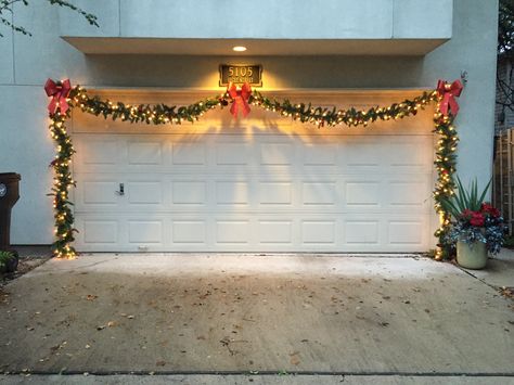 Garage door decorations Garage Door Christmas Decorations, Outdoor Garage Lights, Exterior Christmas Lights, Outdoor Christmas Planters, Christmas Outdoors, Christmas Outside, Christmas Outdoor Decor, Christmas Lights Outside, Outside Christmas Decorations