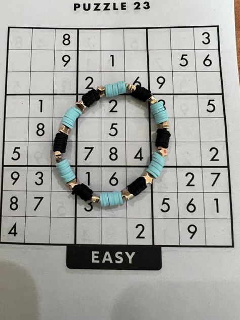 Clay Bead Bracelet Ideas Dark Colors, Clay Bead Bracket Idea, Black Clay Bracelet, Diy Friendship Bracelets Easy, Make Clay Beads, Clay Bracelets, Clay Bead Necklace, Cute Friendship Bracelets, Preppy Bracelets