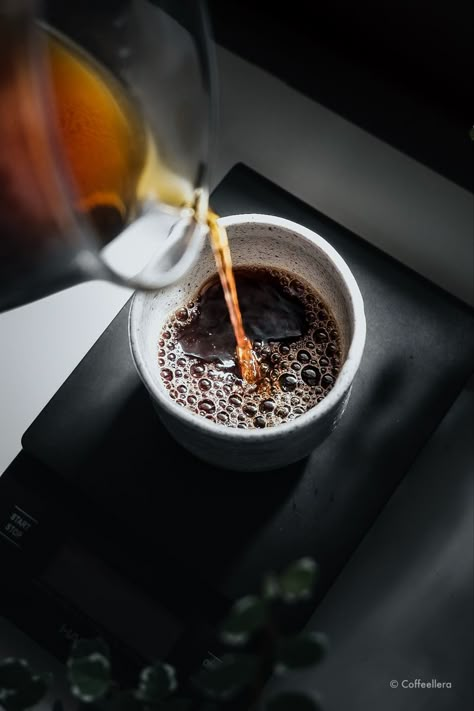 Coffee Professional Photography, Coffee Art Direction Photography, Making Coffee Photography, Coffee Lifestyle Photography Instagram, Coffee Drink Photography, Coffe Phography Ideas, Coffee Roastery Photography, Drinking Coffee Photography, Coffee Photography Instagram