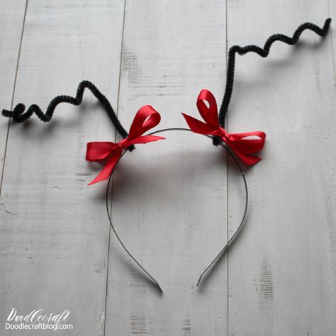 Doodlecraft: How the Grinch Stole Christmas: Cindy Lou Who Hair & Headband DIY! Cindy Lou Hoo, Diy Christmas Costumes, Christmas Headband Diy, Who Hair, Whoville Costumes, Cindy Lou Who Hair, Cindy Lou Who Costume, Grinch Halloween, Grinch Costumes