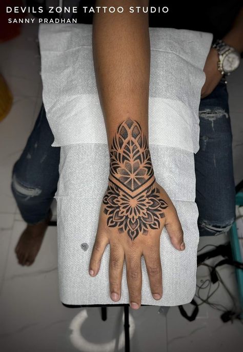 Mandala Tattoo Design Hand, Mandala Hand Tattoo Men, Upper Back Tattoo Men, Hand Tattoo Ideas Female, Bholenath Tattoo, Back Tattoos For Guys Upper, Mine Tattoo, Fist Tattoo, Basic Shading