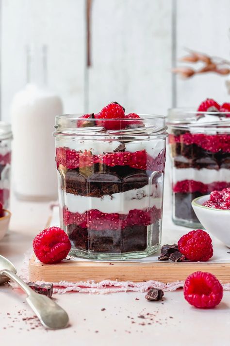 Double Chocolate Raspberry Tiramisu Jars (Vegan Gluten-Free) - Nourishing Amy Mousse Trifle, Raspberry Tiramisu, Desserts In A Jar, Coconut Bites, Vegan Lentil Soup, Pudding Mousse, Dessert In A Jar, Sweet Dips, Individual Desserts