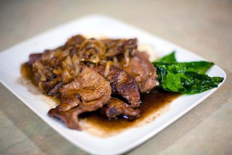 Liver Dishes, Chicken Backs, Calves Liver, Liver And Onions Recipe, Onions Recipes, Offal Recipes, Chicken Liver Recipes, Caramelized Onions Recipe, Organ Meat