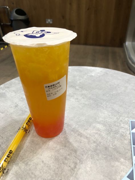 mango bubble tea Iced Tea Boba, Mango Fruit Tea Boba, Mango Tea Boba, Mango Boba Aesthetic, Boba Tea Mango, Mango Bubble Tea Aesthetic, Mango Boba Tea, Boba Mango, Mango Bubble Tea