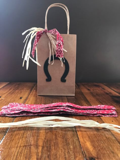 Cowboy Theme Candy Bags, Western Candy Bags, Rodeo Candy Bags, Diy Party Gifts, Rodeo Gifts, Cowboy Candy, Halloween First Birthday, Rodeo Birthday Parties, Cowboy Theme Party