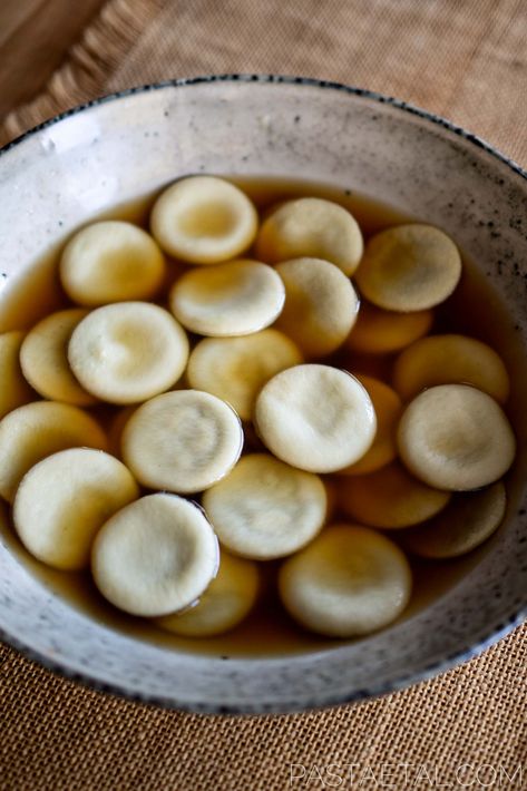 Pistachio and Spinach Anolini | Anolini di Pistacchi e Spinaci - Pasta et Al Light Sauce, Filled Pasta, Pasta Roller, Bone Broth Recipe, Broth Recipes, Pasta Shapes, Homemade Pasta, Fabulous Foods, Veggie Recipes