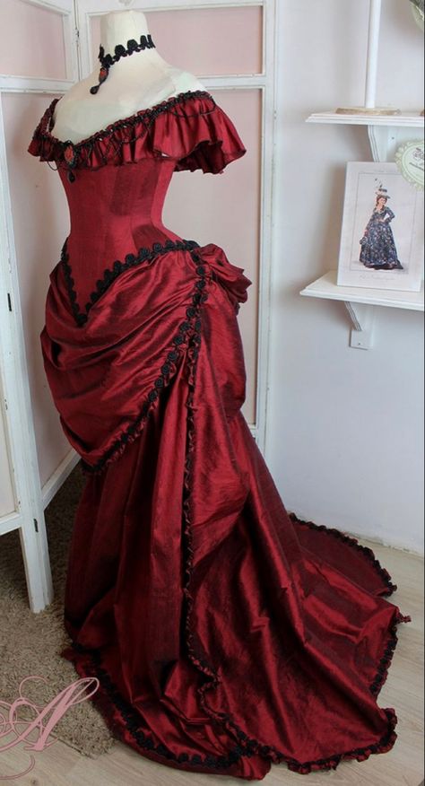 Victorian Era Dresses, Vampire Dress, Old Fashion Dresses, Fantasy Gowns, Fairytale Dress, Fantasy Dress, Historical Dresses, Fancy Outfits, Mode Vintage