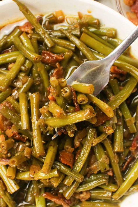 Smothered Green Beans Southern Green Bean Recipes, Green Beans And Bacon, Easy Green Bean Recipes, Beans And Bacon, Green Bean Seeds, Smothered Green Beans, Southern Green Beans, Slow Cooker Green Beans, Beans With Bacon