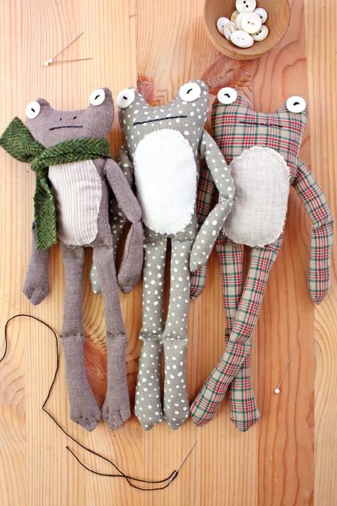 Stuffed Rabbits Handmade, Homemade Rag Dolls, Stuff To Sew And Sell, Chicken Sewing Pattern Free, Homemade Toys For Babies, Trending Sewing Projects, Easy Felt Toys Diy, Handmade Diy Gift Ideas For Best Friend, Homemade Gifts Sewing