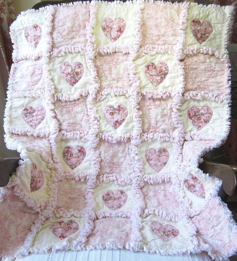 . Shabby Chic Quilt Patterns, Rag Quilt Ideas, Rag Quilting, Flannel Rag Quilts, Colchas Quilting, Rag Quilt Tutorial, Shabby Chic Quilts, Rag Quilt Patterns, Baby Rag Quilts