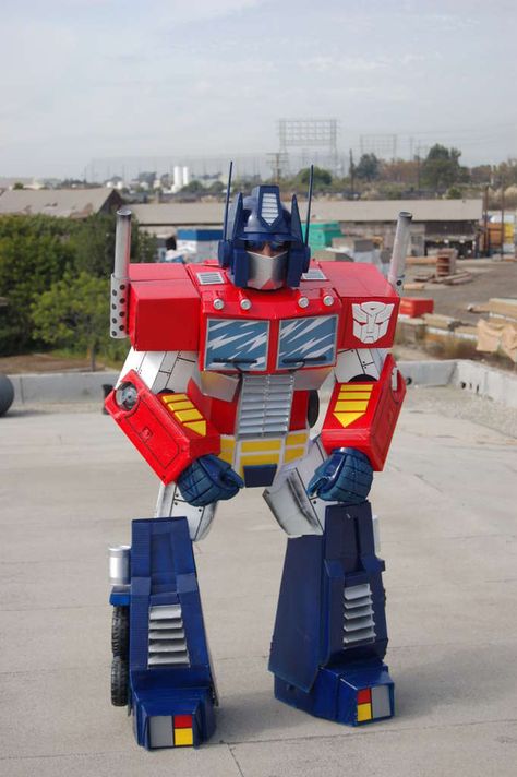 This is such an awesome how to for boy's/man's dress up. If i get started now, might just be ready for Halloween NEXT year! Optimus Prime Halloween Costume, Transformers Costumes, Transformers Cosplay, Transformer Halloween Costume, Optimus Prime Costume, Transformer Costume, Cardboard Costume, Robot Costumes, Transformer Birthday