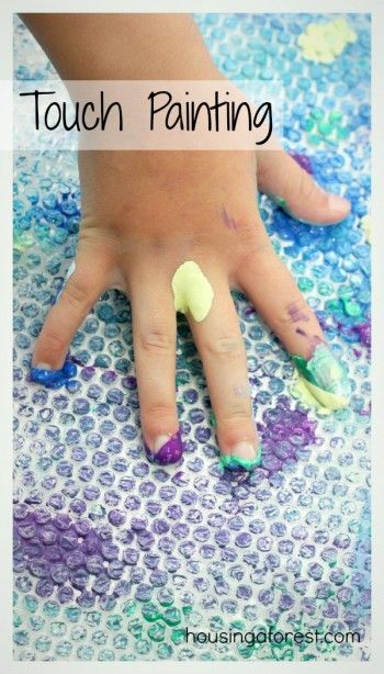 Touch Painting ~ Fun way to explore paint through the sense of touch 5 Senses Craft, Preschool 5 Senses, 5 Senses Preschool, Touch Painting, My 5 Senses, Five Senses Preschool, 5 Senses Activities, Senses Preschool, My Five Senses